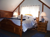 Luxury King bed in Cottage Loft